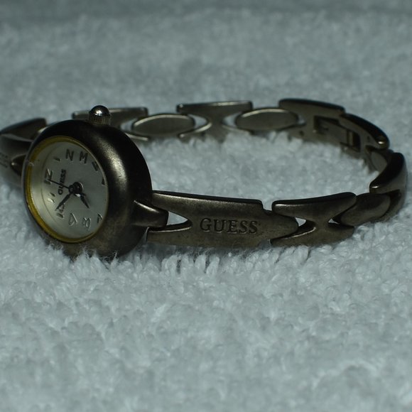 Vintage Guess Titanium Qwartz Watch w/ White Face - Picture 13 of 16